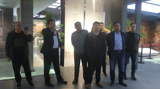 魯中水泥客戶到集團參觀考察56