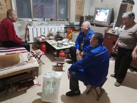 魯中水泥黨支部走訪(fǎng)幫扶困難群眾39