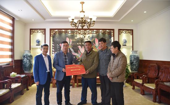 持續(xù)踐行社會(huì)責(zé)任 打造社會(huì)需求型企業(yè) ——重山集團(tuán)捐贈(zèng)扶貧水泥36