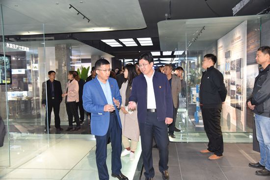 羅村鎮(zhèn)黨委、村域黨支部到重山文化館開(kāi)展“不忘初心 牢記使命”主題教育活動(dòng)80