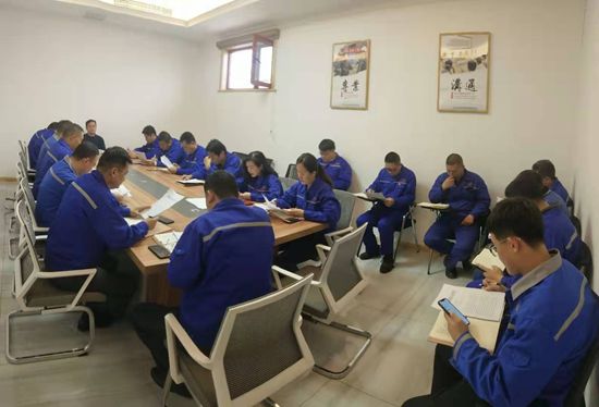 重山思沃瑞召開月度工作會議12