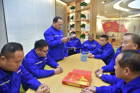 堅持學(xué)習(xí)守初心 銘記身份向前行 —魯蒙水泥、南韓化工黨支部走進“初心學(xué)堂”4