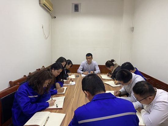 運(yùn)營中心召開工作會議69