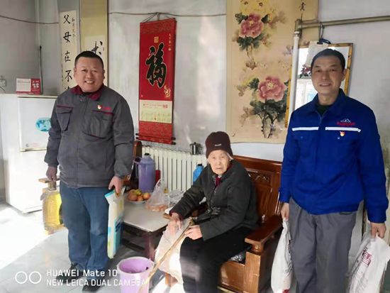 節(jié)前送溫暖 真情暖人心 —魯中水泥黨支部走訪慰問南韓村高齡老人35
