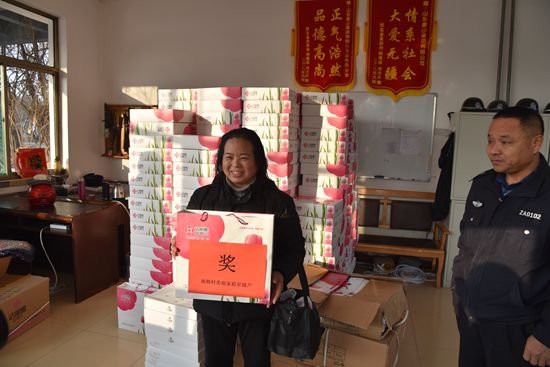 重山集團(tuán)2020致良知在路上--重山集團(tuán)為南韓村星級文明戶發(fā)放獎(jiǎng)品（一）48