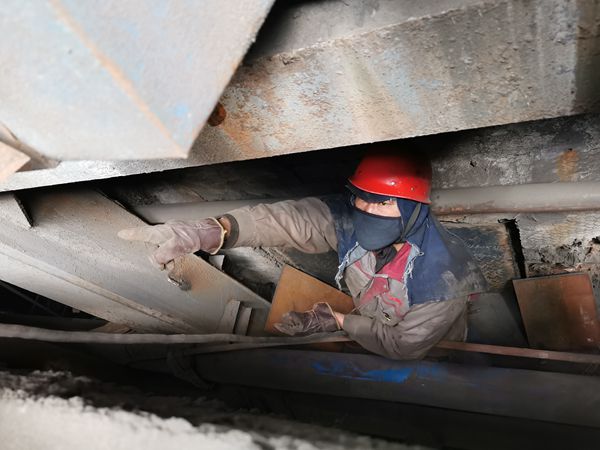 重山春已到 奮斗正當(dāng)時(shí)21