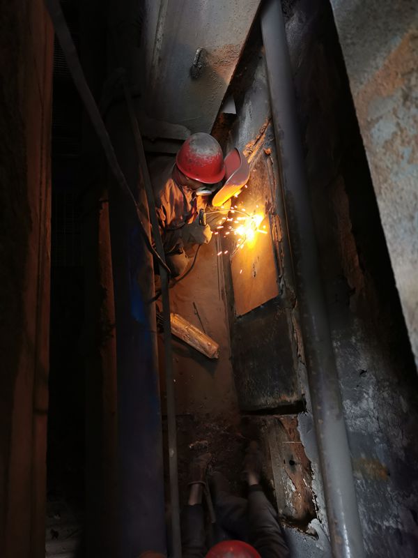 重山春已到 奮斗正當(dāng)時(shí)21