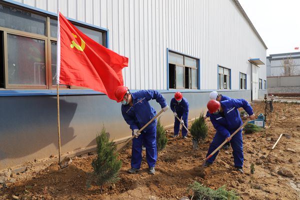 黨旗紅 春意濃 ——重山光電黨支部開展植樹綠化主題黨日活動68