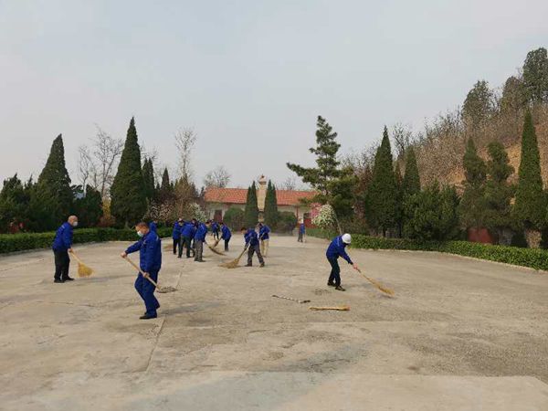 讓雷鋒精神成為黨員最美底色——魯中水泥、重山光電黨支部組織學(xué)雷鋒志愿活動87