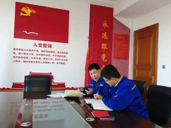 集團(tuán)機(jī)關(guān)支部、重山光電支部召開支委會(huì) 25