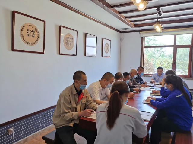 集團辦公室召開部門會議51