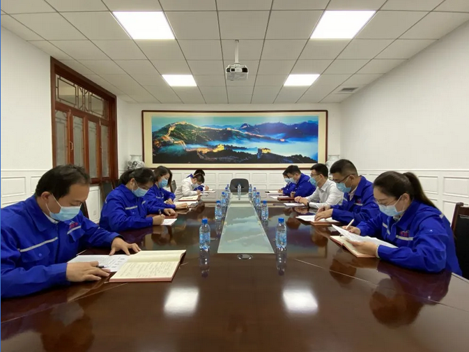 運(yùn)營中心召開學(xué)習(xí)座談會(huì)48