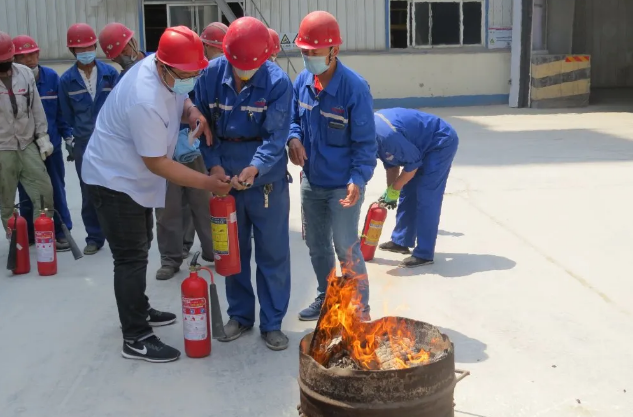 黃驊三陽公司組織開展火災(zāi)消防應(yīng)急演練3