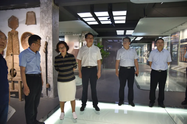 市委黨史研究院到重山文化館調(diào)研62