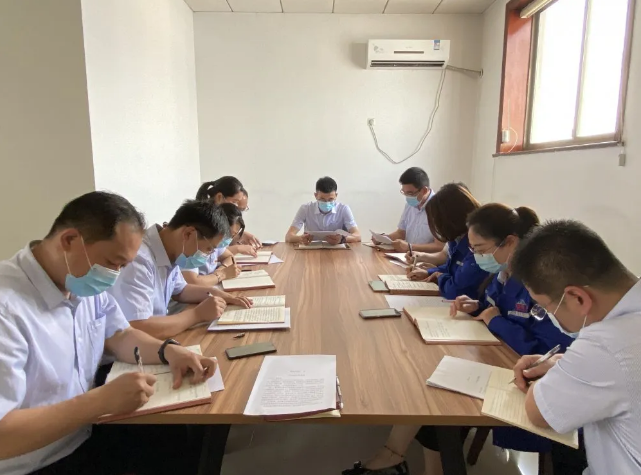 集團運營中心召開工作會議72