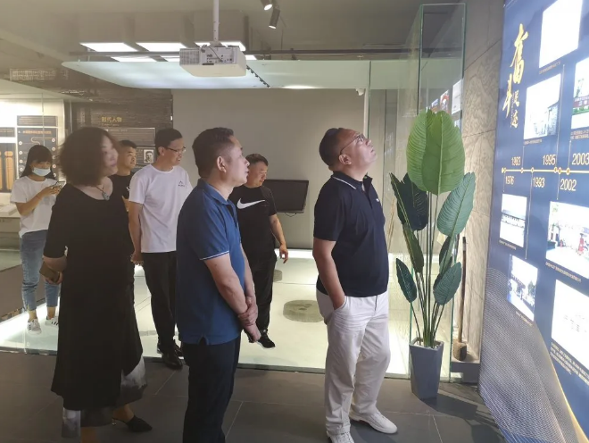 濟(jì)南泉鑫建材、東營恒泰市政到集團(tuán)參觀考察96