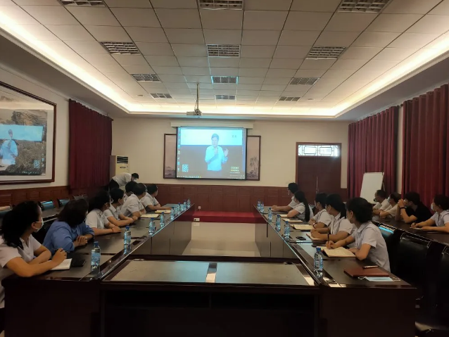 集團組織收看省工業(yè)互聯(lián)網(wǎng)專題報告會75