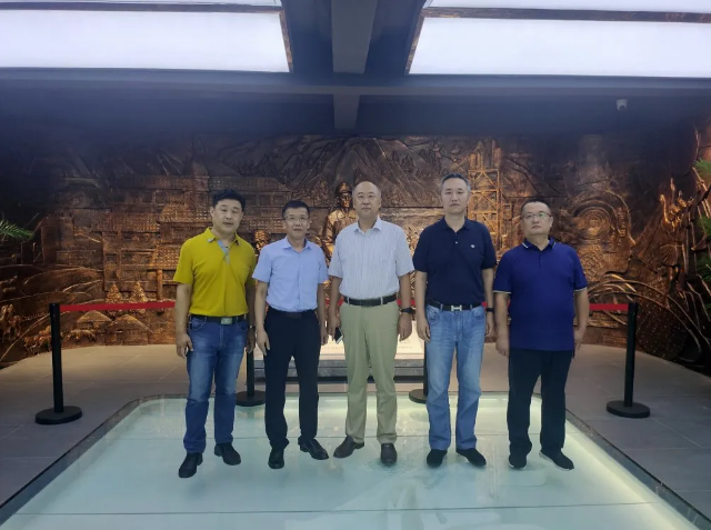 山東省水泥質(zhì)量監(jiān)督檢驗(yàn)站站長李峰到集團(tuán)調(diào)研97