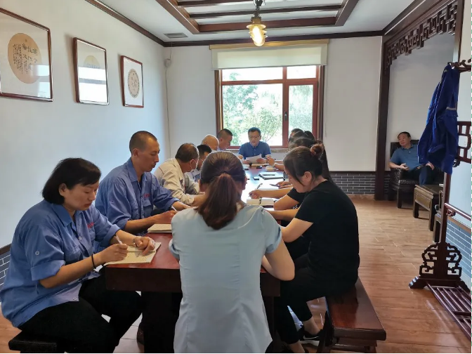 集團(tuán)辦公室召開部門會(huì)議41
