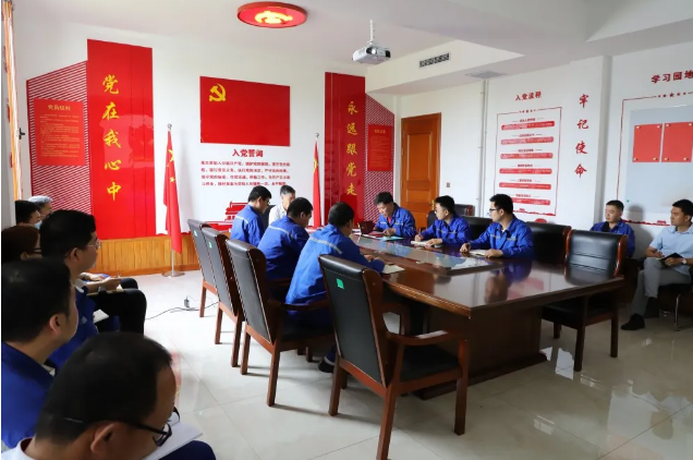 扎實(shí)有效開(kāi)展黨建活動(dòng)        ——重山光電黨支部開(kāi)展黨員大會(huì)和主題黨日活動(dòng)12