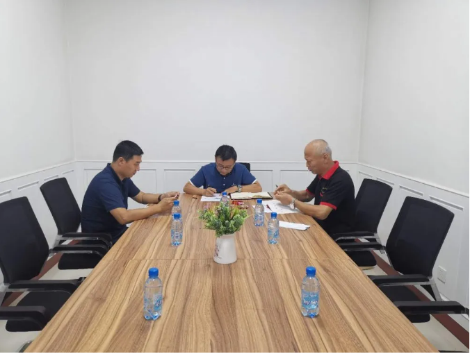 集團機關黨支部召開支委會56