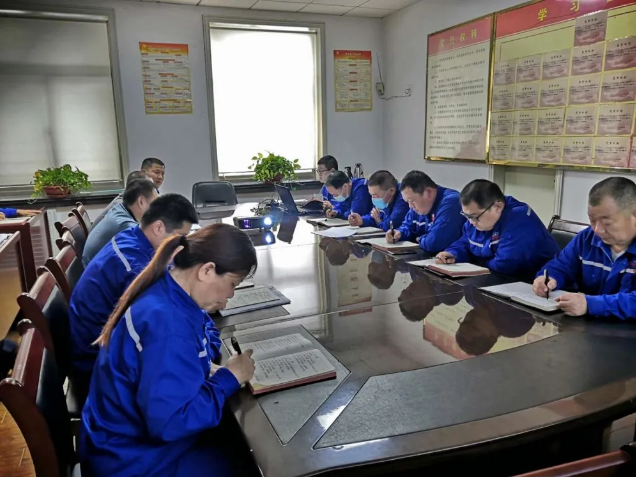 魯中水泥召開月度經(jīng)營分析會議18