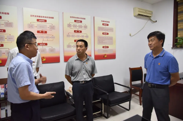 區(qū)委編辦黨支部到集團(tuán)開展主題黨日活動(dòng)56