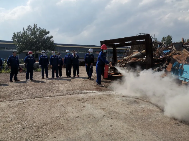 魯中水泥組織消防應(yīng)急演練53