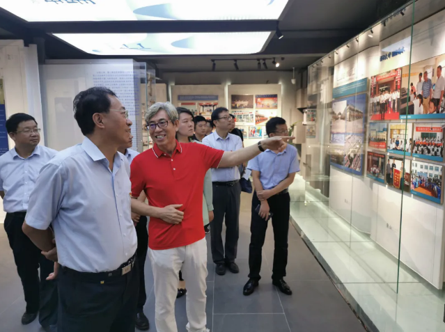 劉榮喜副市長到重山集團(tuán)調(diào)研指導(dǎo)工作53