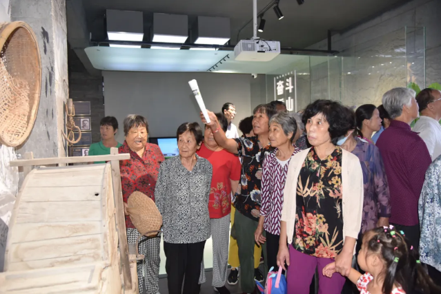 進(jìn)重山 看巨變 贏未來14