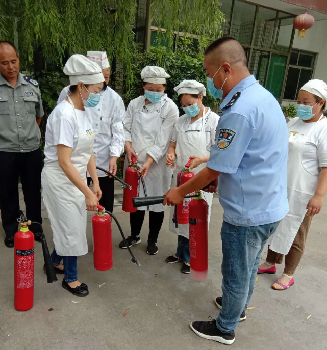 集團(tuán)總務(wù)處開展消防應(yīng)急演練56