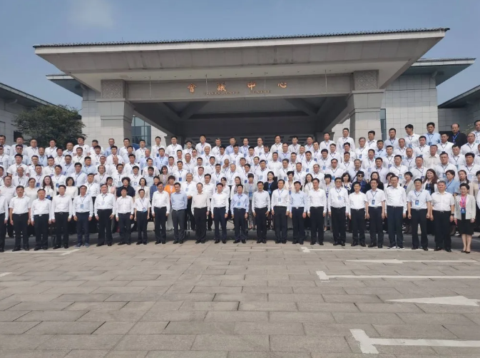 淄博市召開企業(yè)家創(chuàng)新發(fā)展大會(huì)——集團(tuán)董事長、總經(jīng)理王魯淄當(dāng)選淄博市企業(yè)聯(lián)合會(huì)企業(yè)家協(xié)會(huì)副主席39