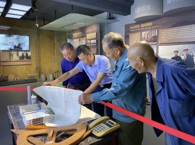 加強(qiáng)村企溝通 促進(jìn)和諧發(fā)展——南韓村民參加重山集團(tuán)企業(yè)開(kāi)放日活動(dòng)95