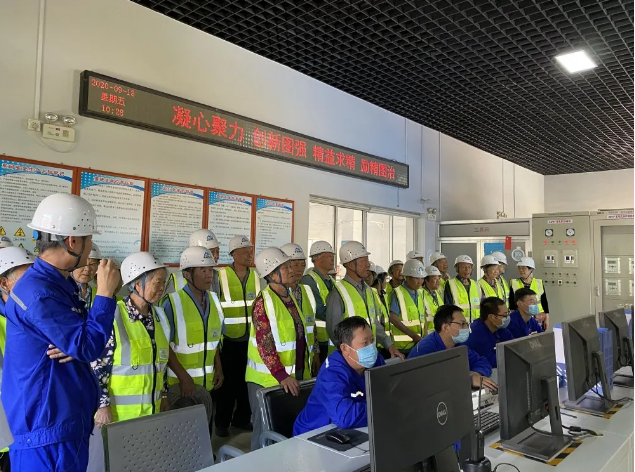 加強(qiáng)村企溝通 促進(jìn)和諧發(fā)展——南韓村民參加重山集團(tuán)企業(yè)開(kāi)放日活動(dòng)95