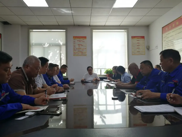 魯中水泥黨支部召開中共預(yù)備黨員接收大會89