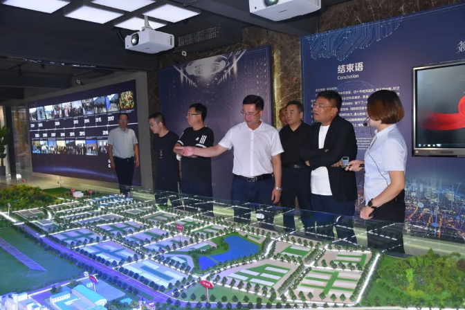 扎魯特旗到重山集團(tuán)參觀考察33