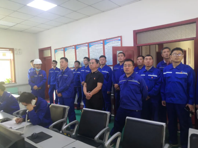 對標(biāo)學(xué)習(xí) 淬煉黨性 ——重山光電黨支部開展主題黨日活動(dòng) 為進(jìn)一步提升光電黨員干部綜合素質(zhì)，淬煉黨性，增強(qiáng)對企業(yè)的歸屬感和責(zé)任感。9月21日，重山光電黨支部組織黨員、入黨積極分子以13