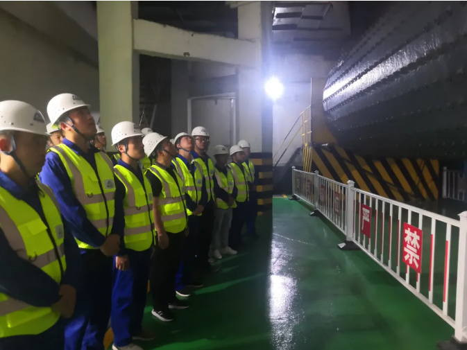 對標(biāo)學(xué)習(xí) 淬煉黨性 ——重山光電黨支部開展主題黨日活動(dòng) 為進(jìn)一步提升光電黨員干部綜合素質(zhì)，淬煉黨性，增強(qiáng)對企業(yè)的歸屬感和責(zé)任感。9月21日，重山光電黨支部組織黨員、入黨積極分子以13