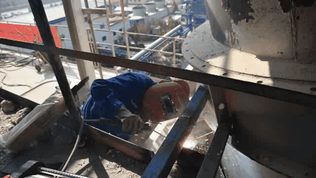 “雙節(jié)”堅守?檢修——他們奮斗的樣子真美！95