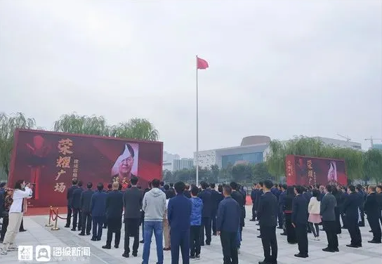 李學主席榮登淄博榮耀廣場企業(yè)家光榮榜93