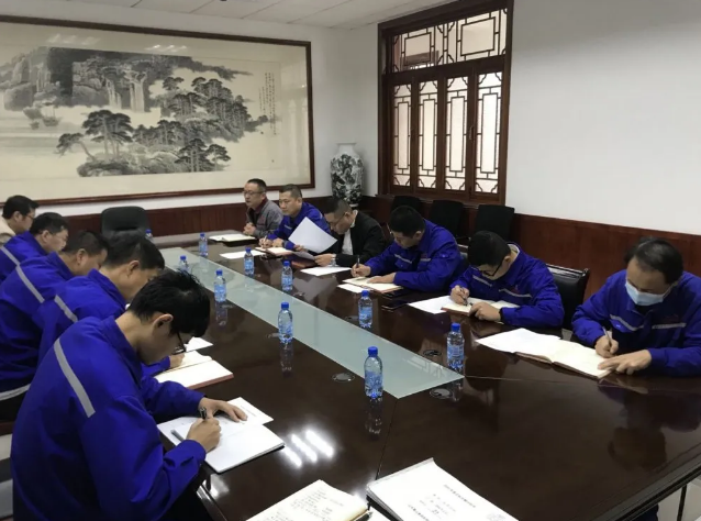 集團(tuán)召開工作推進(jìn)會(huì)3