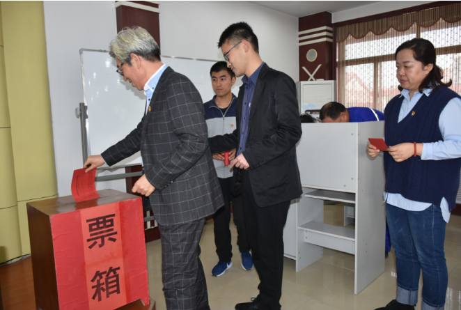 開(kāi)啟村企融合發(fā)展新征程 ——重山集團(tuán)黨委順利召開(kāi)黨員大會(huì)93