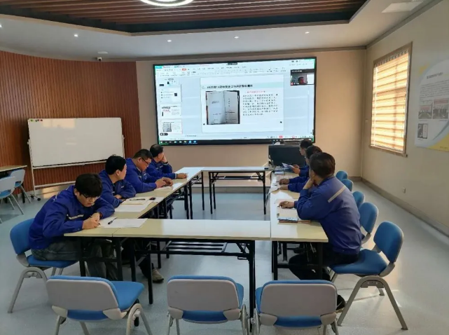 集團(tuán)召開(kāi)安全環(huán)保工作例會(huì)73