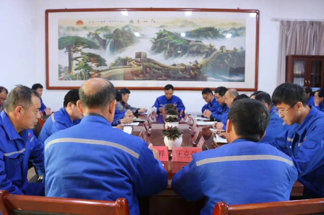 魯蒙水泥召開(kāi)黨員會(huì)議40