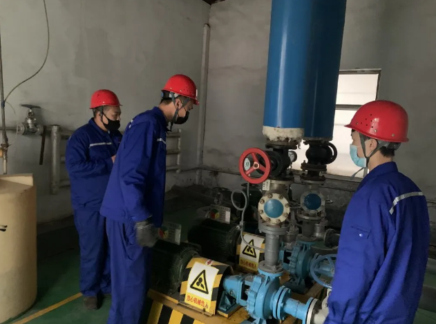 魯中水泥開展特種設(shè)備事故應(yīng)急演練5