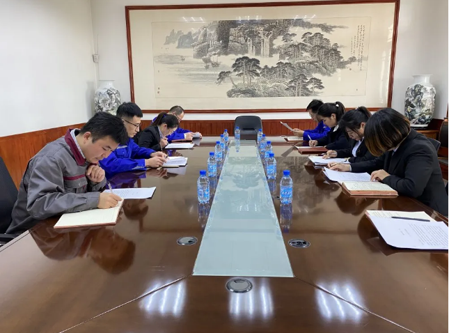  運營中心召開部門工作會議45