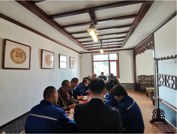 集團(tuán)辦公室組織集體學(xué)習(xí)95