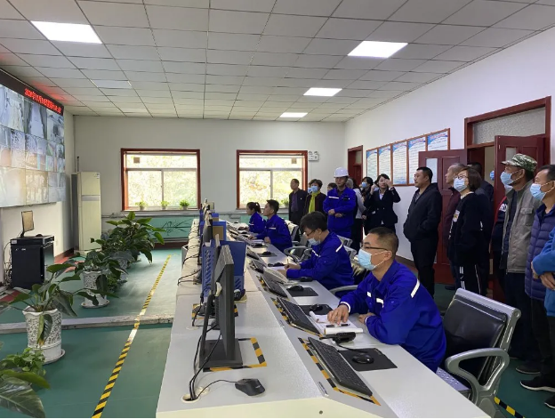 感受重山發(fā)展新面貌—— 北韓村村民參加重山集團(tuán)企業(yè)開放日活動(dòng)4