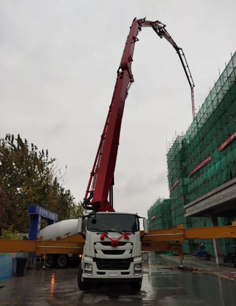 山東特普硼業(yè)工業(yè)儀表制造項目綜合樓封頂86