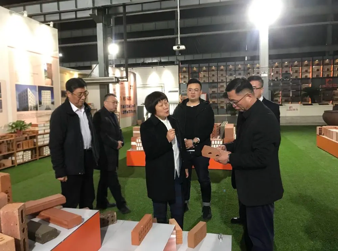 集團領(lǐng)導(dǎo)到功力機械參觀學(xué)習(xí)84